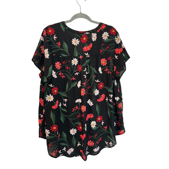 Torrid 2X Plus Size Top Black Floral Print V Neck Neckline Short Sleeve EUC - Picture 2 of 4